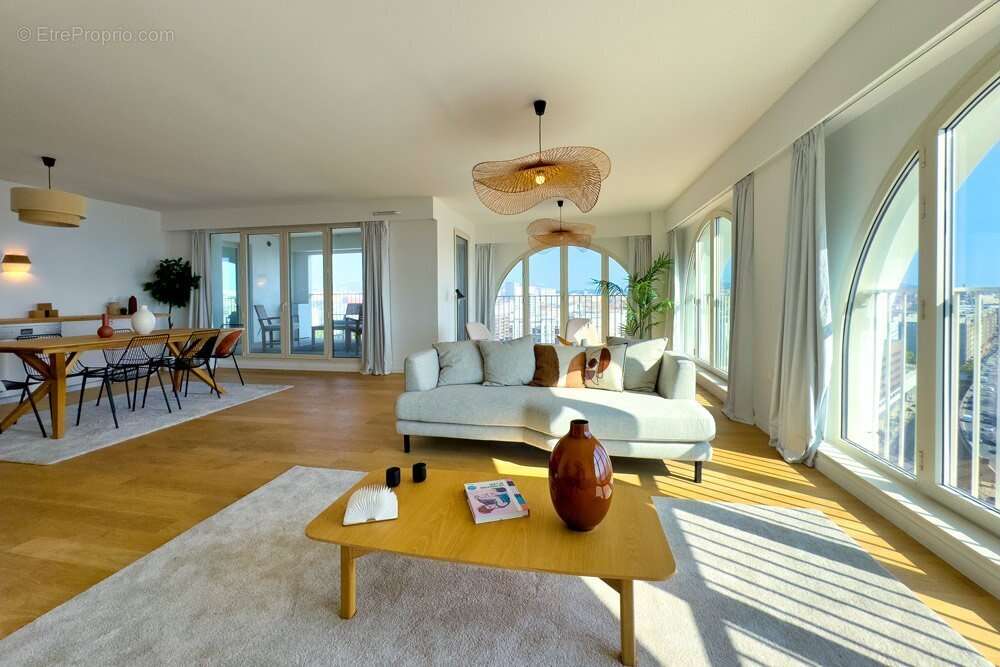 Appartement à MARSEILLE-2E