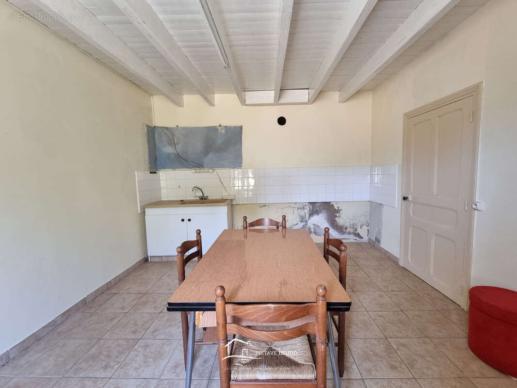 Maison 115 m2 dependances 400m2 - photo 4