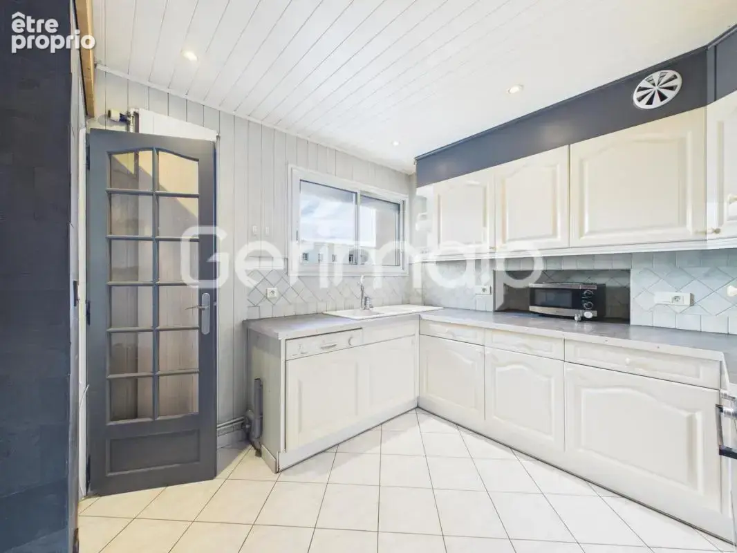 Vente - Appartement - 4 pièces + cuisine - 78 m² - 380 000 € - - photo 11
