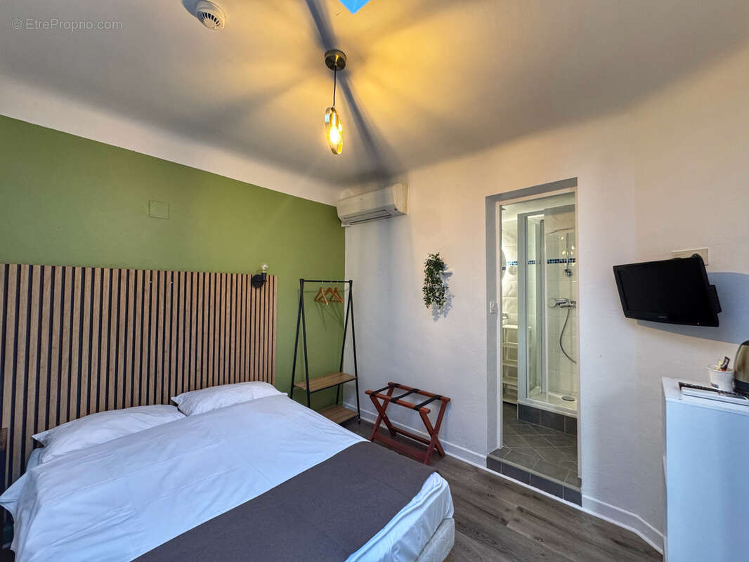 Commerce à SAINT-JEAN-PIED-DE-PORT