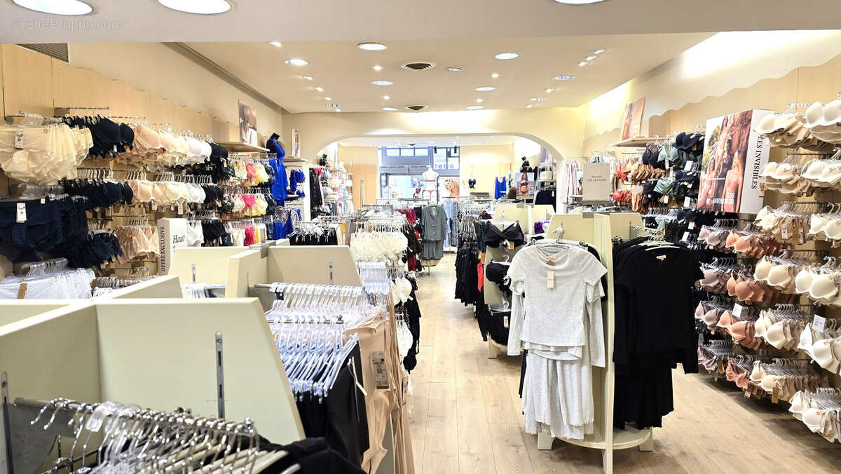 Droit au bail d'un local de 200 m2 dans rue pietonne principale - photo 2