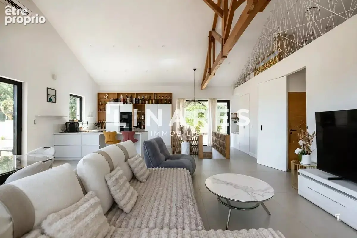 LA PANORAMIQUE - Villa T5 de 200m² - Piscine - Cuisine d'été - Terrain de 785m² - 13011 LA VALENTINE - photo 6