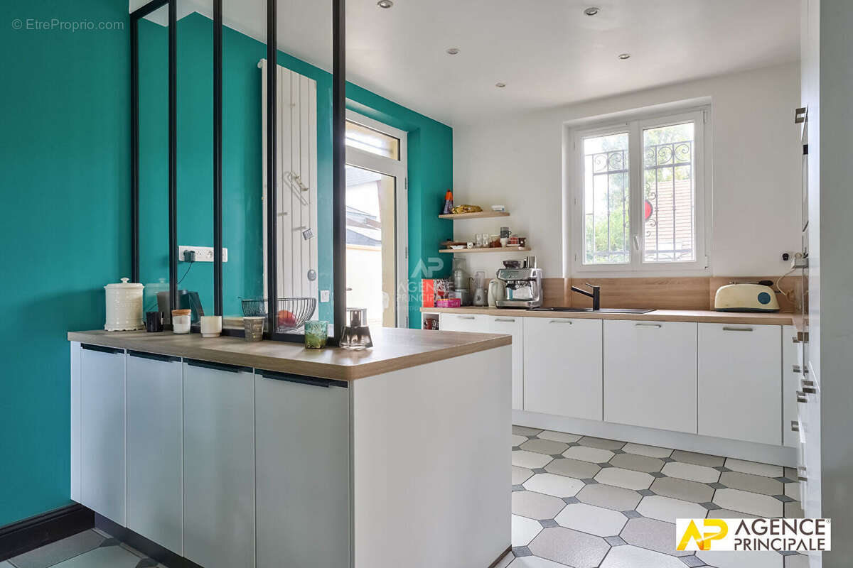 Maison à LE MESNIL-LE-ROI