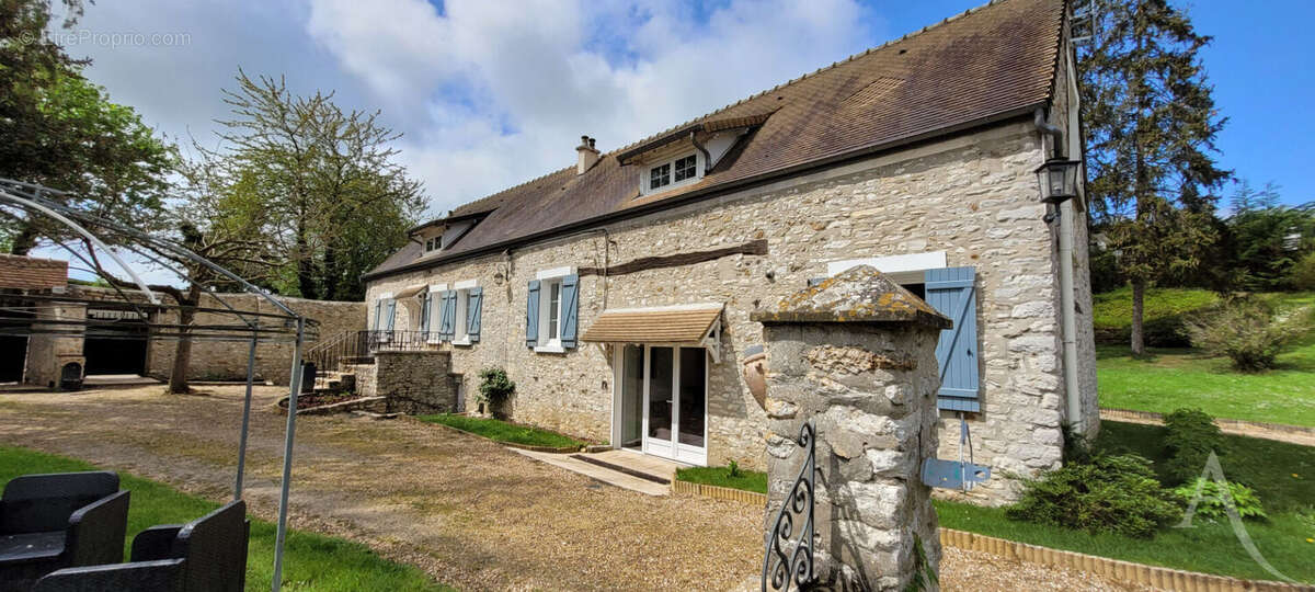 Maison à JOUY-MAUVOISIN