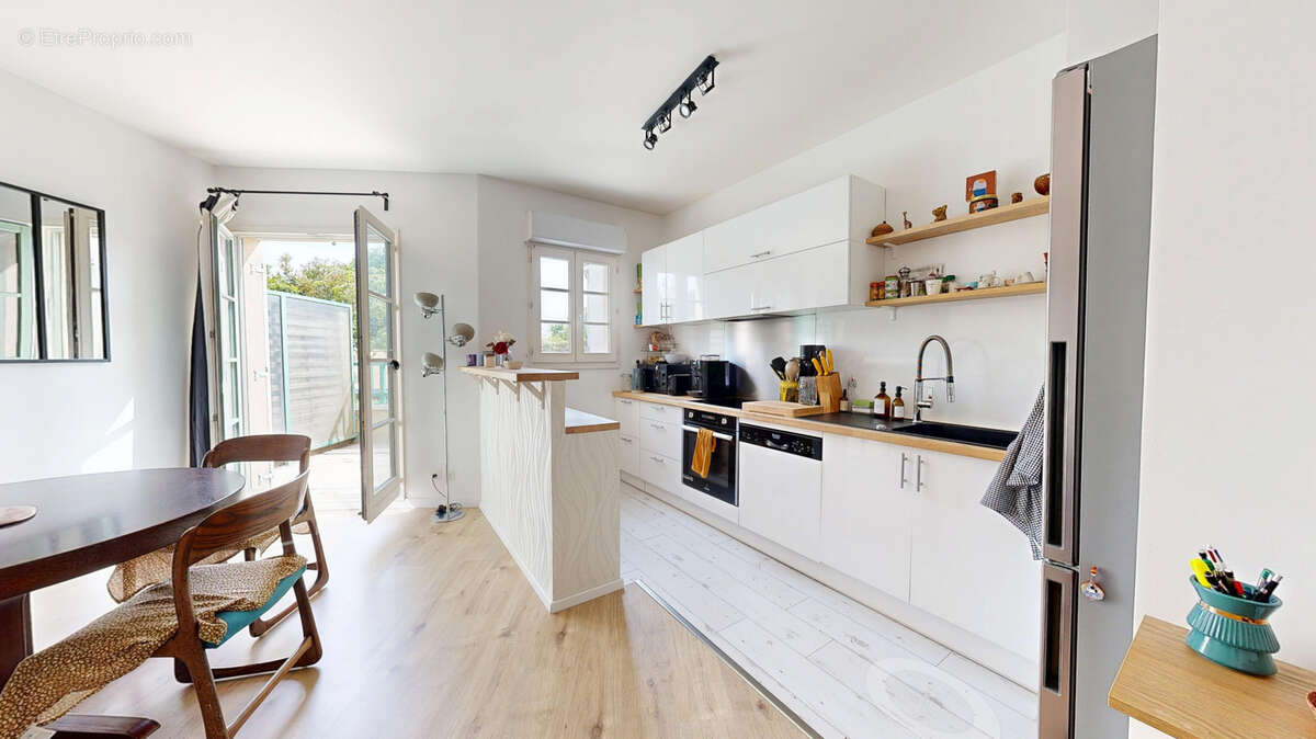 Appartement à NEAUPHLE-LE-CHATEAU
