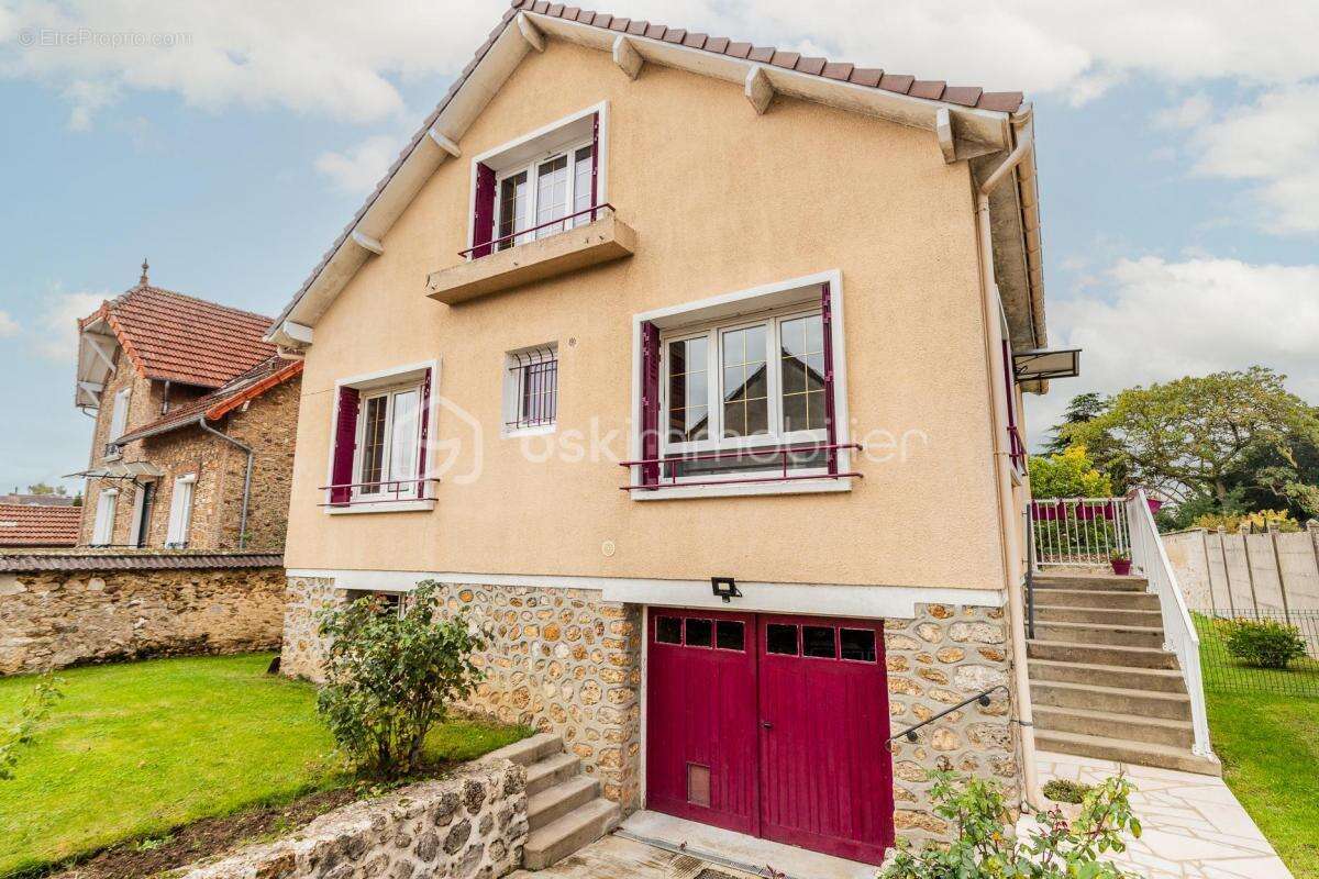 Maison à VERT-LE-GRAND