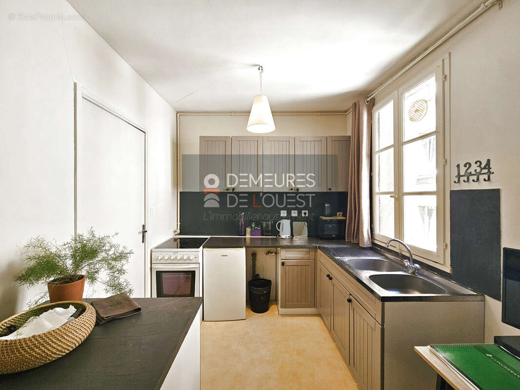 PLACE SAINT-GERMAIN - Dernier étage - T1 de 26 m2 avec cellier - photo 4
