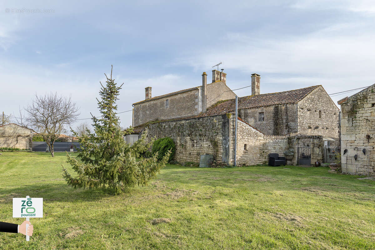 Maison à BOUILLE-COURDAULT