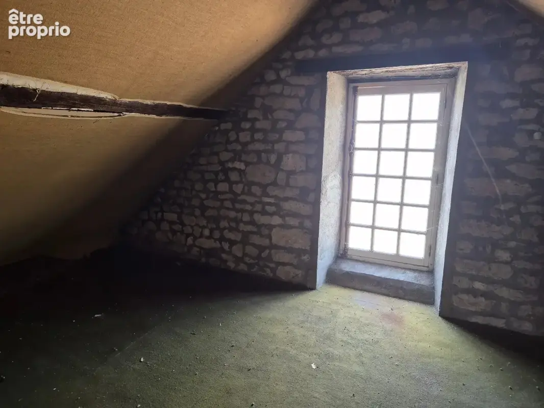 Maison à rénover avec terrain. - photo 7