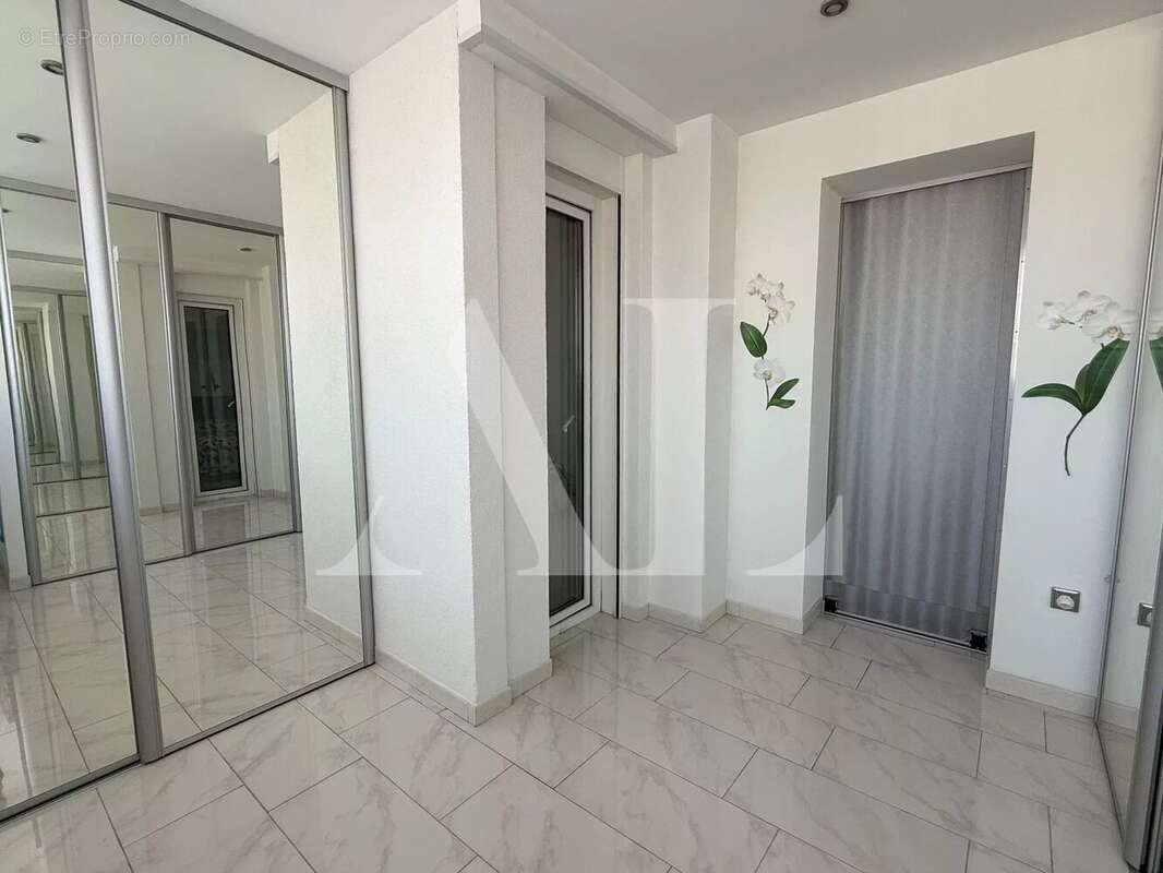 Appartement à VALLAURIS