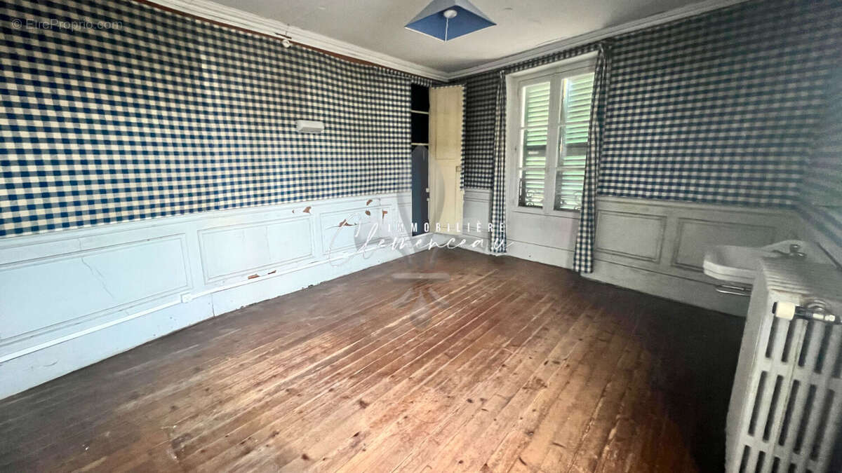 Maison à MORAINVILLIERS