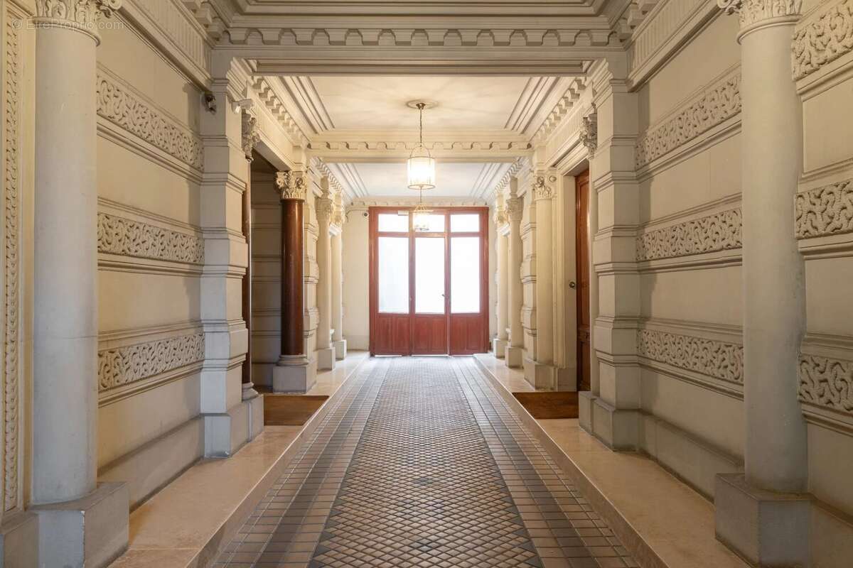 Appartement à PARIS-17E