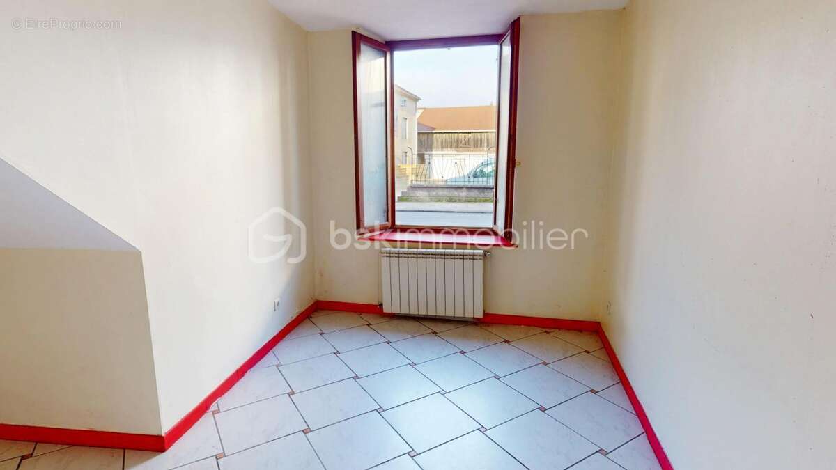 Maison  Fougerolles composée de : (un ancien local commercial , un T1 et un T3) - photo 15