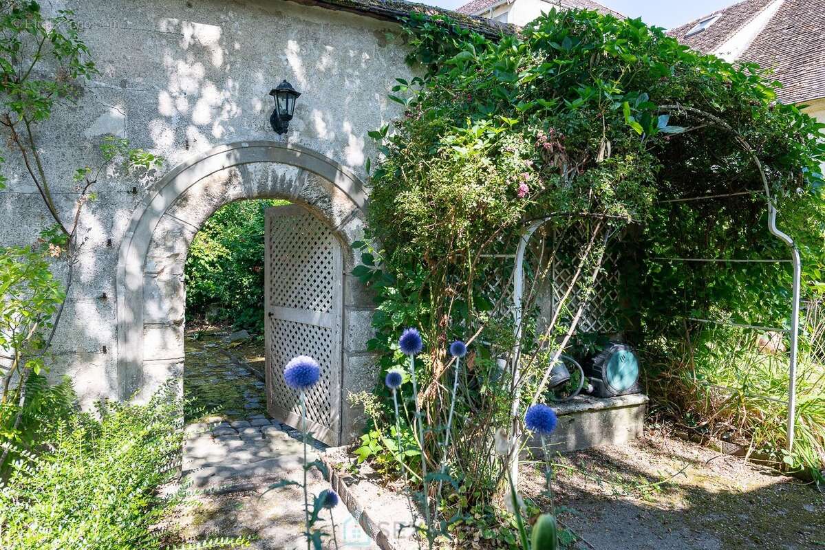 Au cur de la charmante cité médiévale de Moret-sur-Loing ! - photo 4