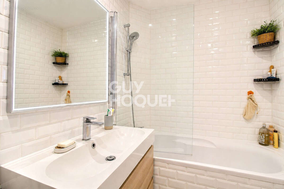 Appartement à PARIS-14E