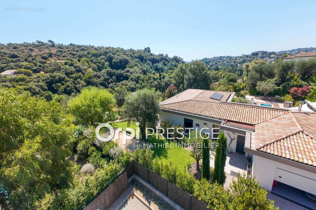 Maison 193 m² à Biot  - photo 2