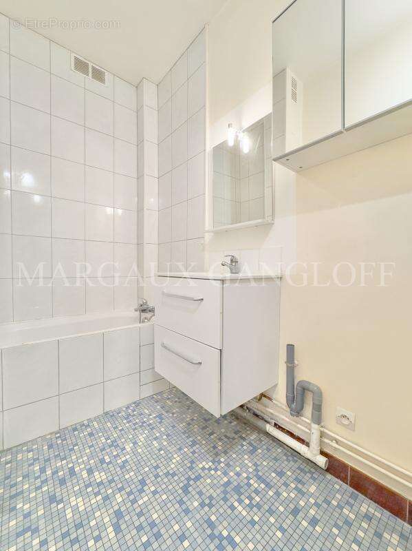 Appartement à COURBEVOIE