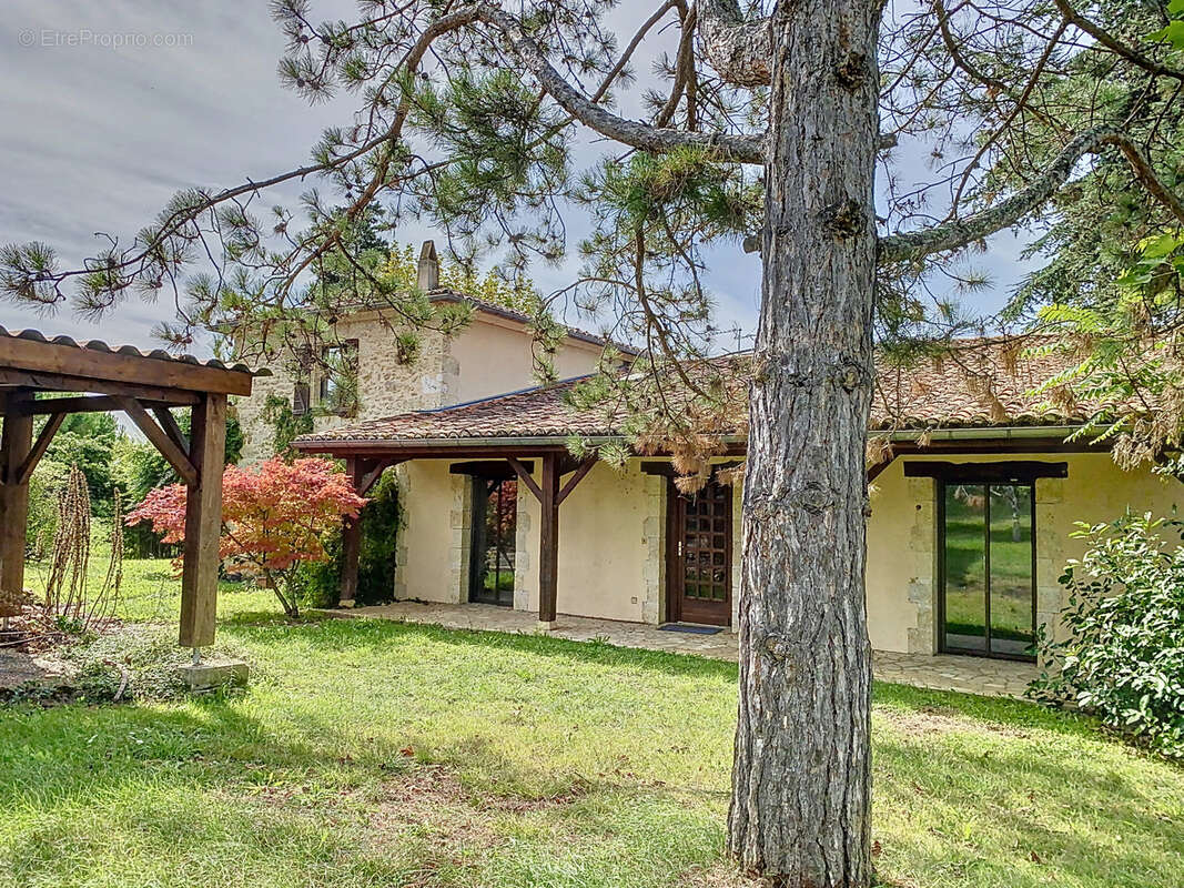 Maison à CASTERA-VERDUZAN