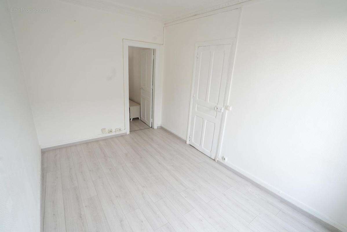 Appartement à COURBEVOIE