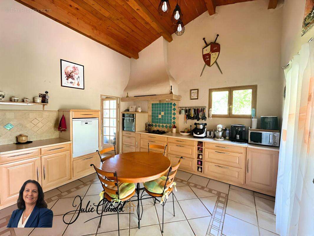 Maison à CHATEAUDOUBLE