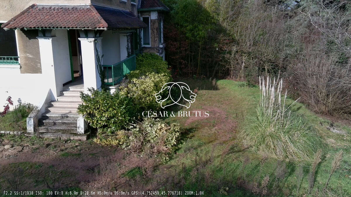 Appartement à CHARBONNIERES-LES-BAINS