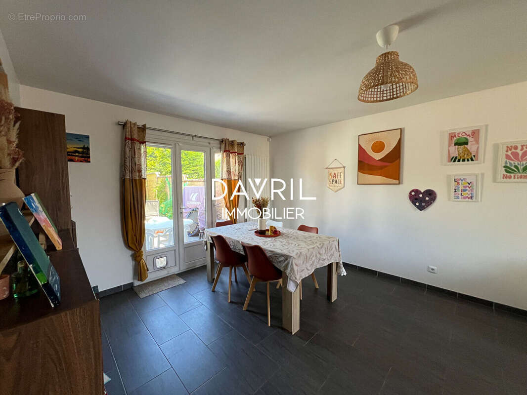 Maison à CHANTELOUP-LES-VIGNES