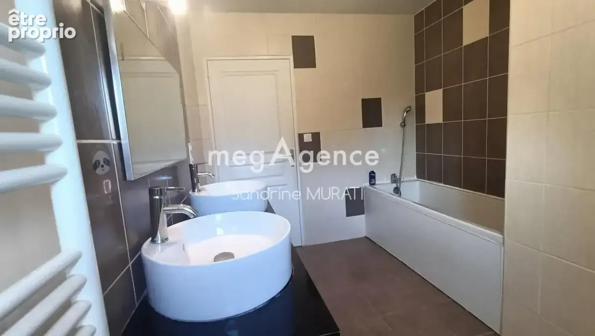 Gesvres - pavillon de 113 m² - 4 chambres - photo 9