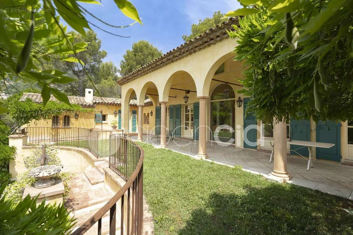 Maison à CARROS