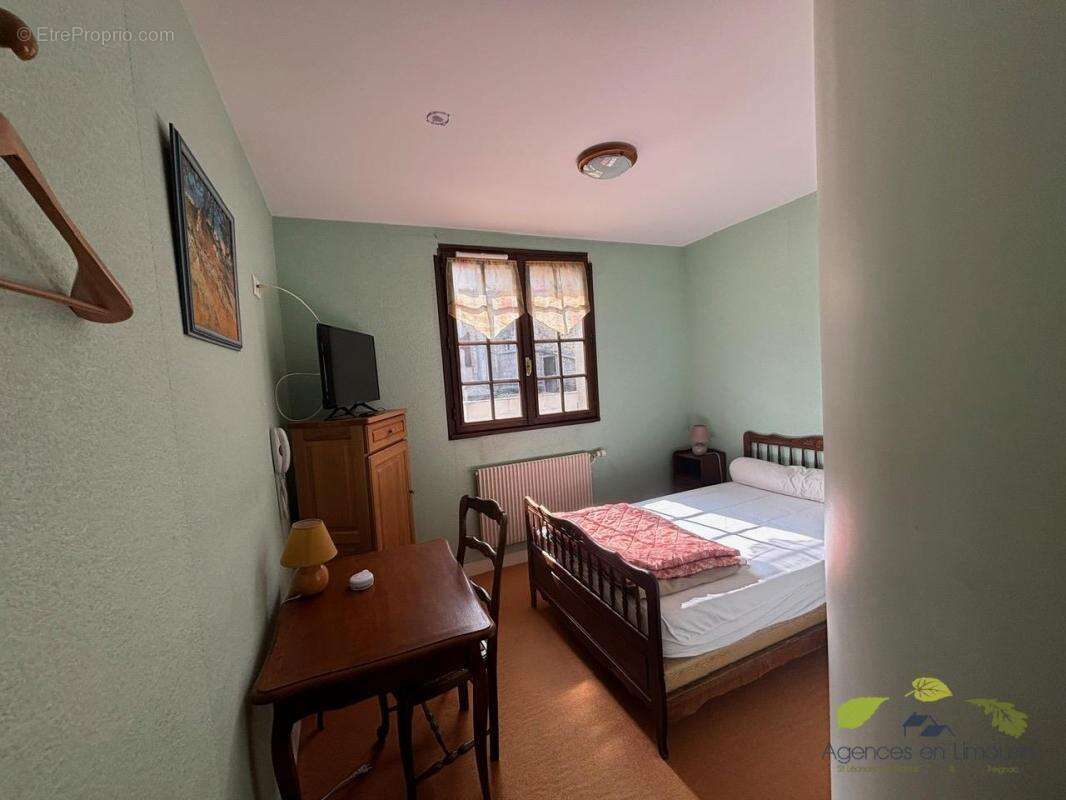 Appartement à SAUVIAT-SUR-VIGE