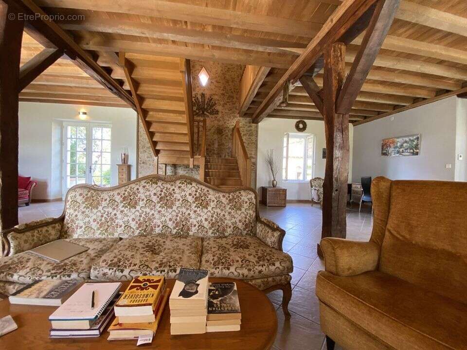 #maison #pierres #ferme #dépendance #terrain #gers #gîtes