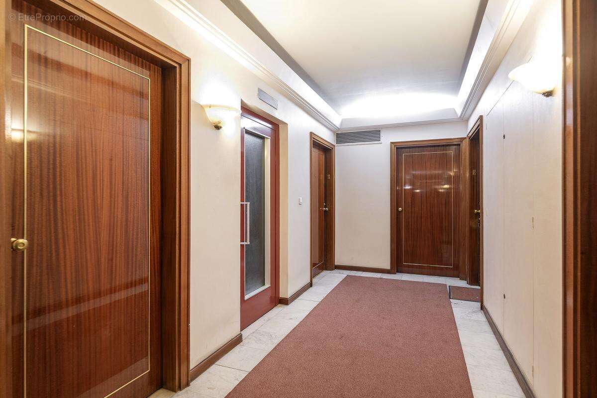 Appartement à PARIS-8E