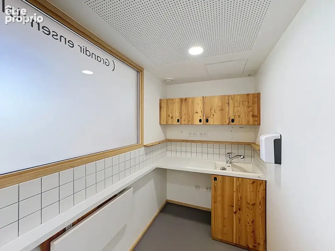 Bâtiment 400m2 à usage professionnel - photo 13