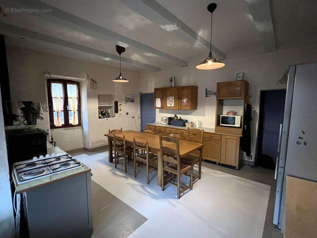 Maison + local + jardinet - photo 2