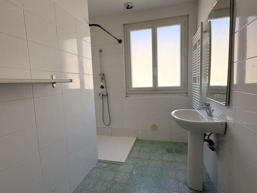 Un cadre de vie rare + de 5000m2 de terrain - photo 11