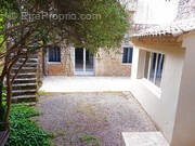 Maison à LA ROQUE-D&#039;ANTHERON