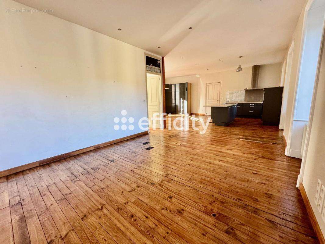 Maison 240 m² à Thiers  - photo 2