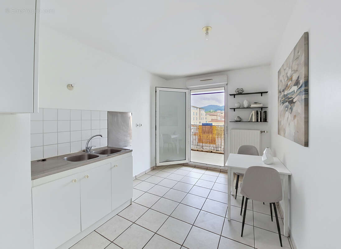 Appartement à MORNANT