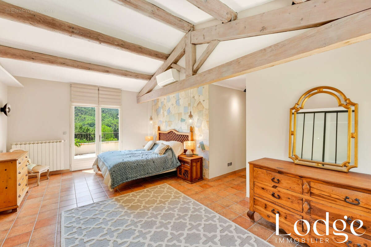 Maison 295 m² à Vauvenargues  - photo 3