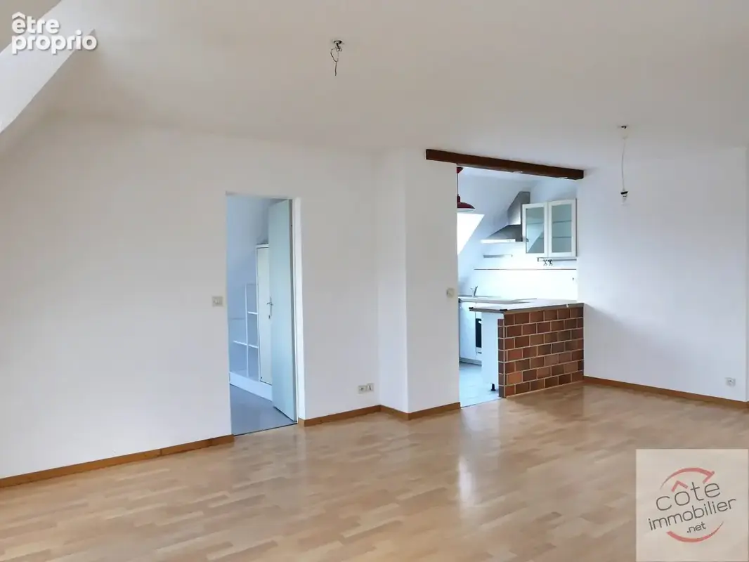 Appartement sous combles dans maison individuelle comprenant trois appartements - photo 3