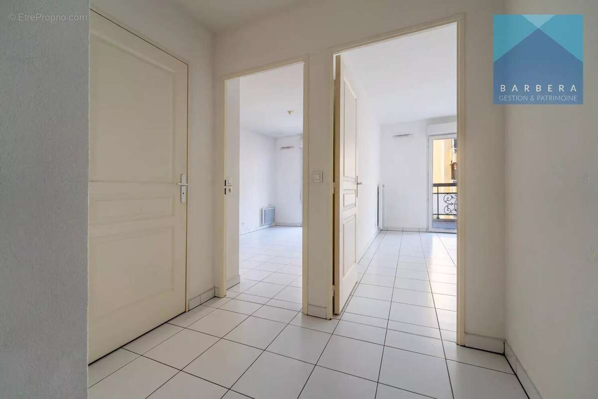 Appartement à SAINT-LAURENT-DU-VAR