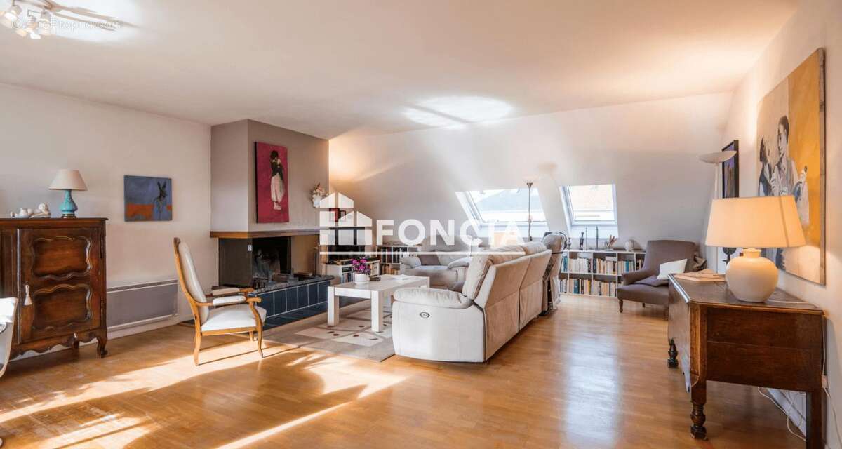 Dernier étage, 4 chambres et deux terrasses aux portes du centre-ville - photo 3