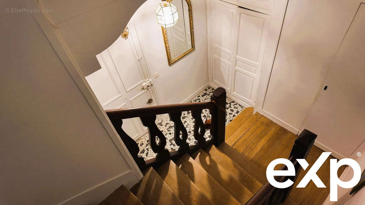 Appartement à PARIS-16E