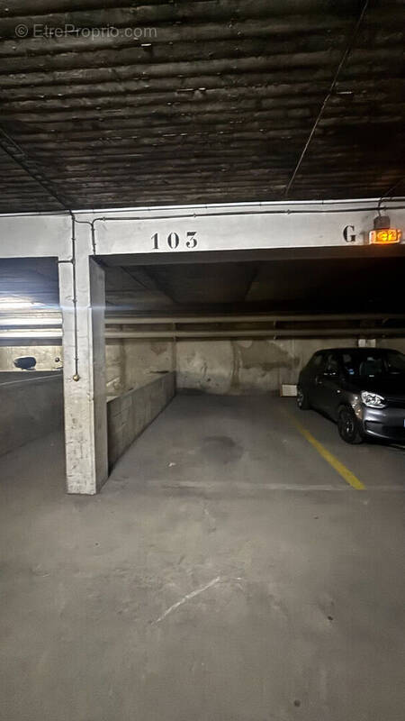 Parking à PARIS-20E