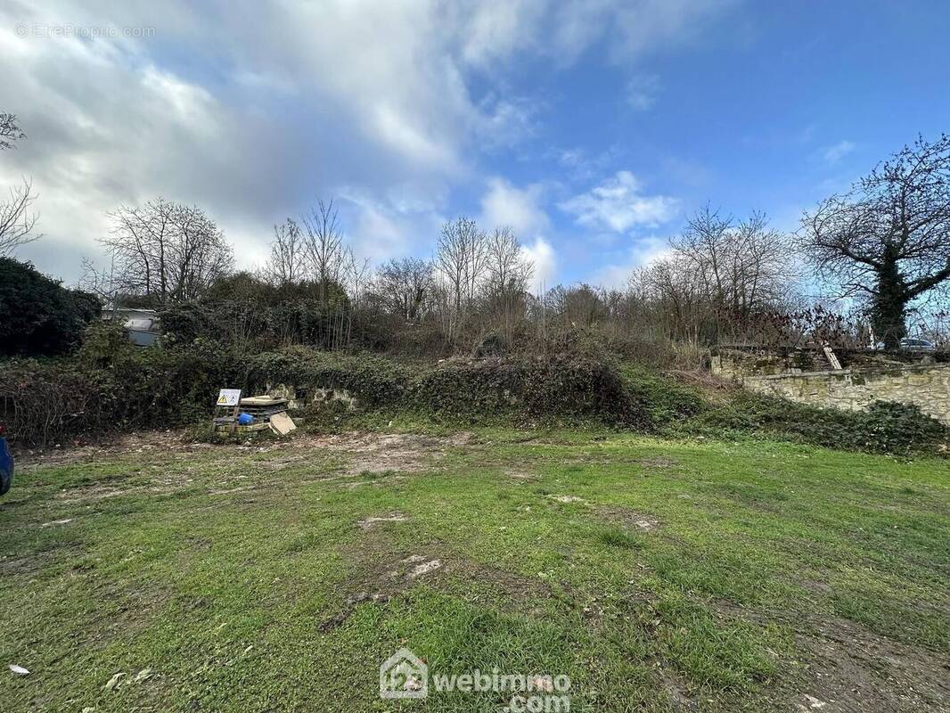 Terrain à bâtir d'une superficie de 700 m² - Terrain à CHEVREGNY