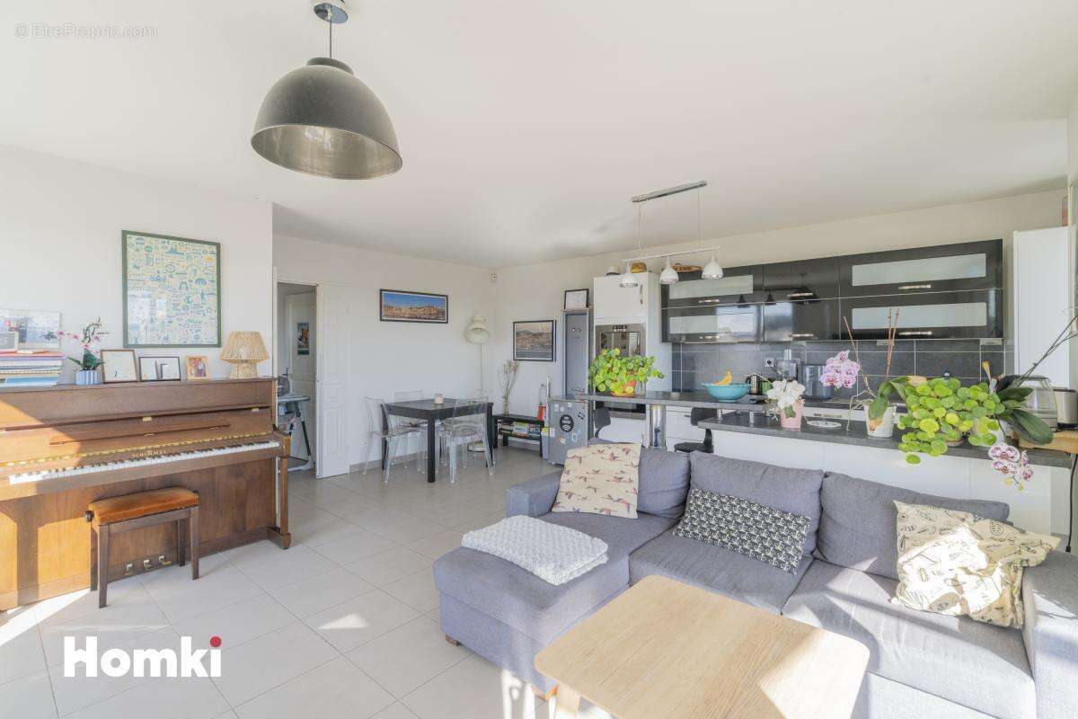 Appartement à MARSEILLE-4E