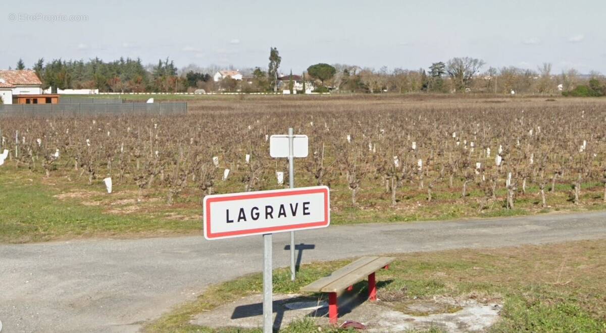 Terrain à LAGRAVE