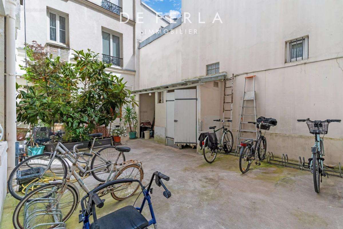 Appartement à PARIS-14E