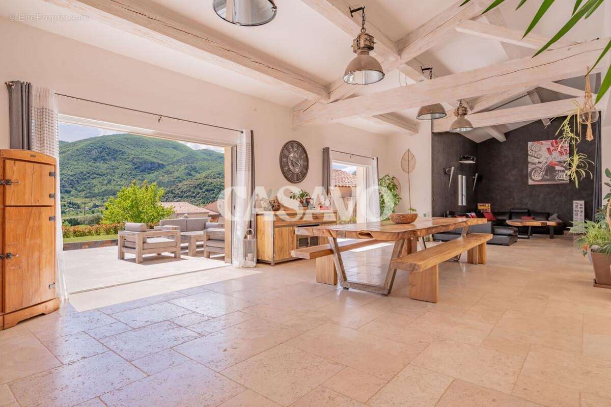 Maison à ENTREPIERRES
