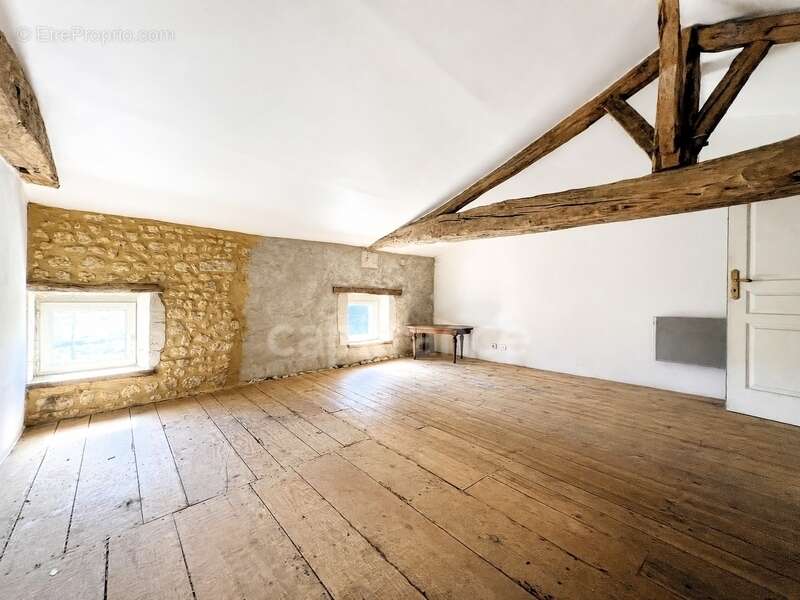 Longère charentaise de caractère avec dépendances et fort potentiel - Saint-Palais-de-Négrignac (17) - photo 8