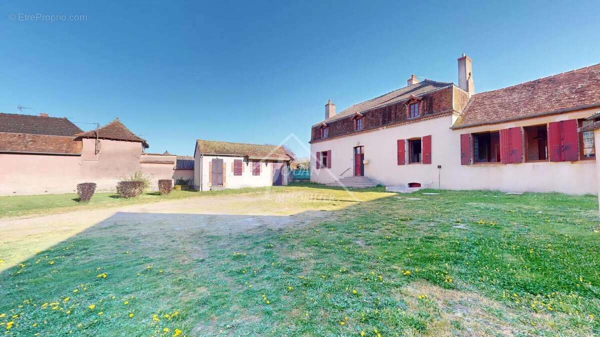 Maison à SALIGNY-SUR-ROUDON